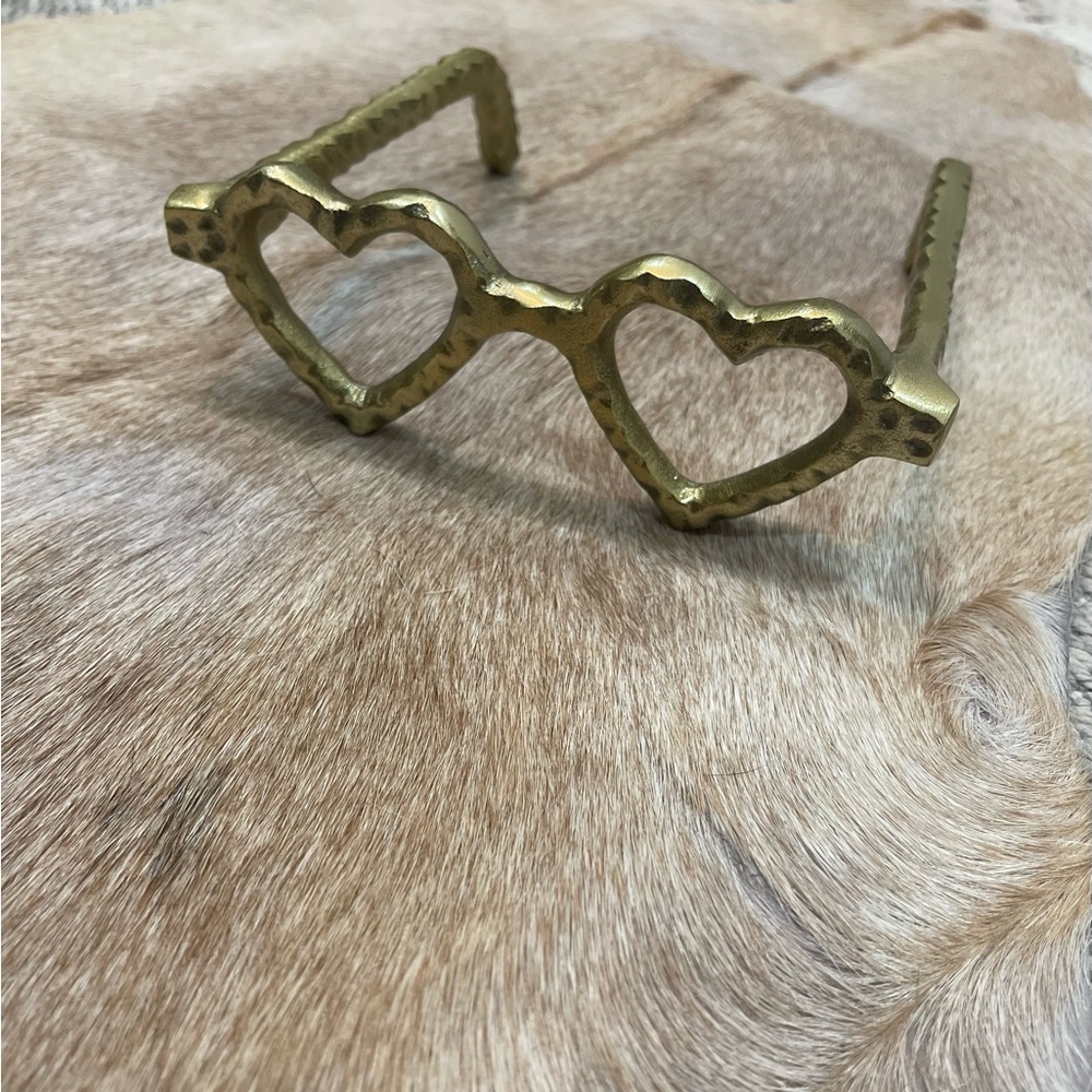 Heart-Shaped Glasses /Distressed Gold Metal Bookshelf Decor